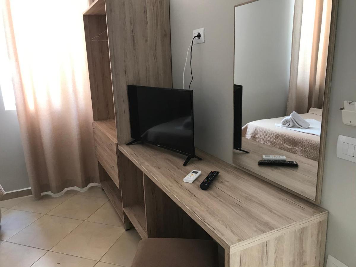 Deni'S Hotel Sarande Luaran gambar