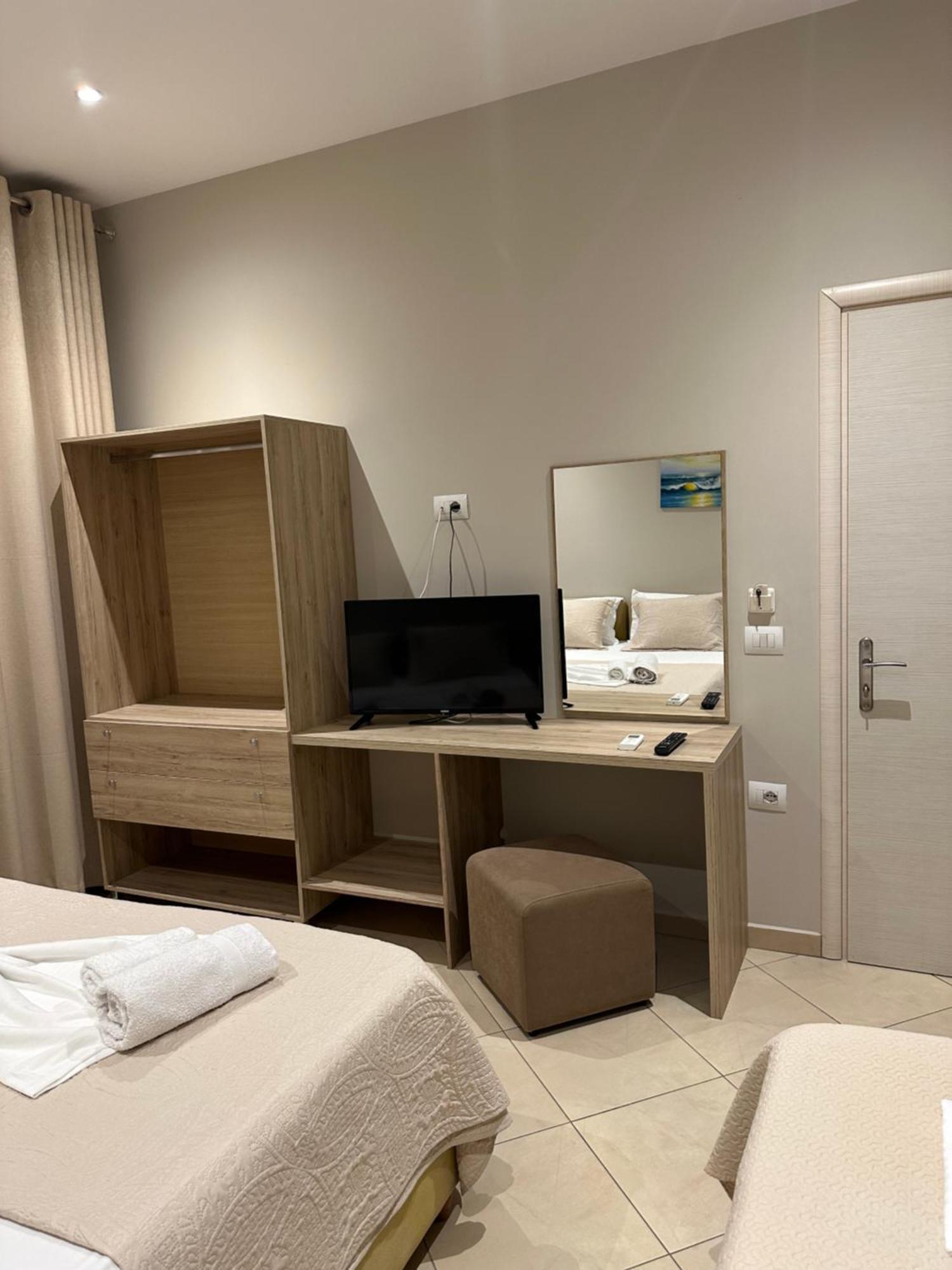 Deni'S Hotel Sarande Luaran gambar