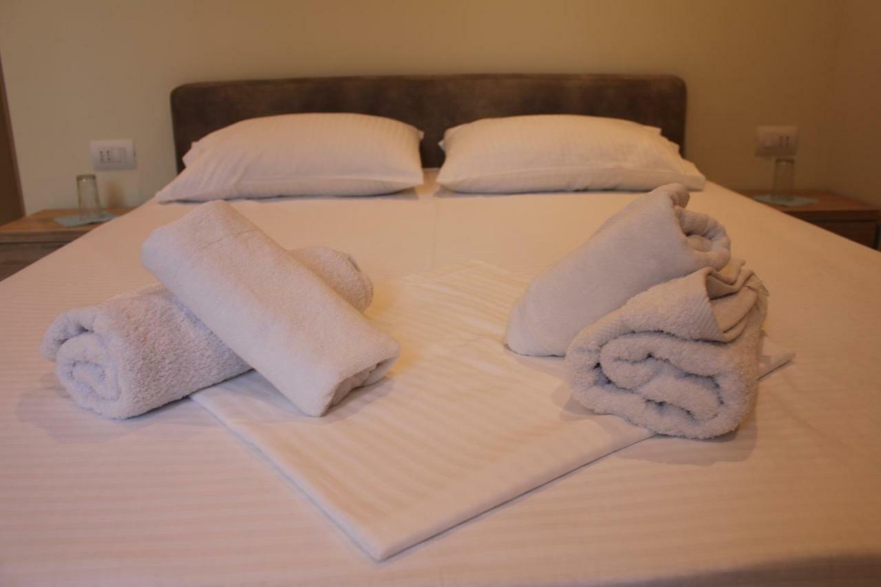 Deni'S Hotel Sarande Luaran gambar