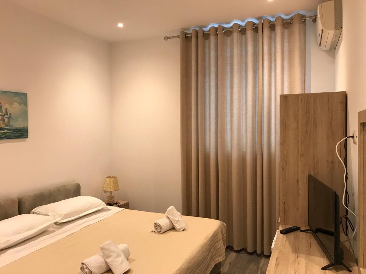Deni'S Hotel Sarande Luaran gambar